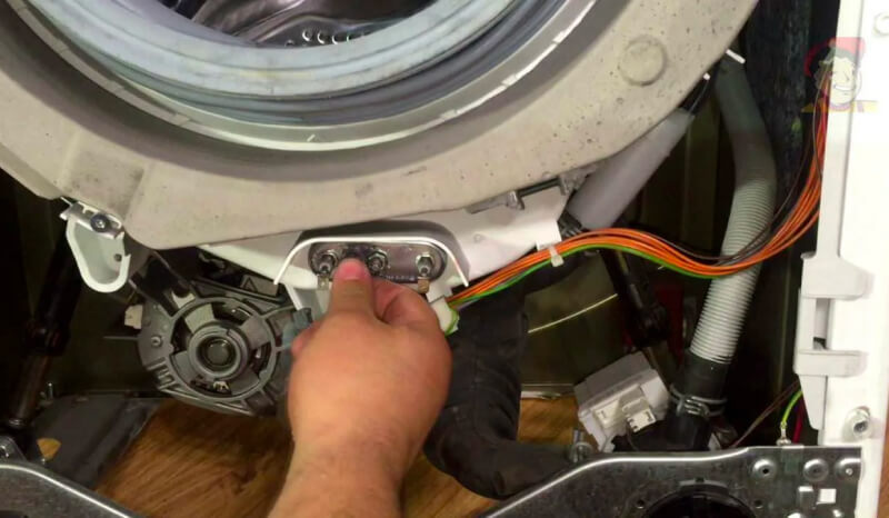 Замена щеток двигателя стиральной машины Indesit на дому в Санкт-Петербурге
